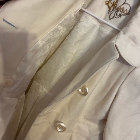 This is a Guess jacket perfect for any occasion and it’s a large jacket. - Picture 4 of 7